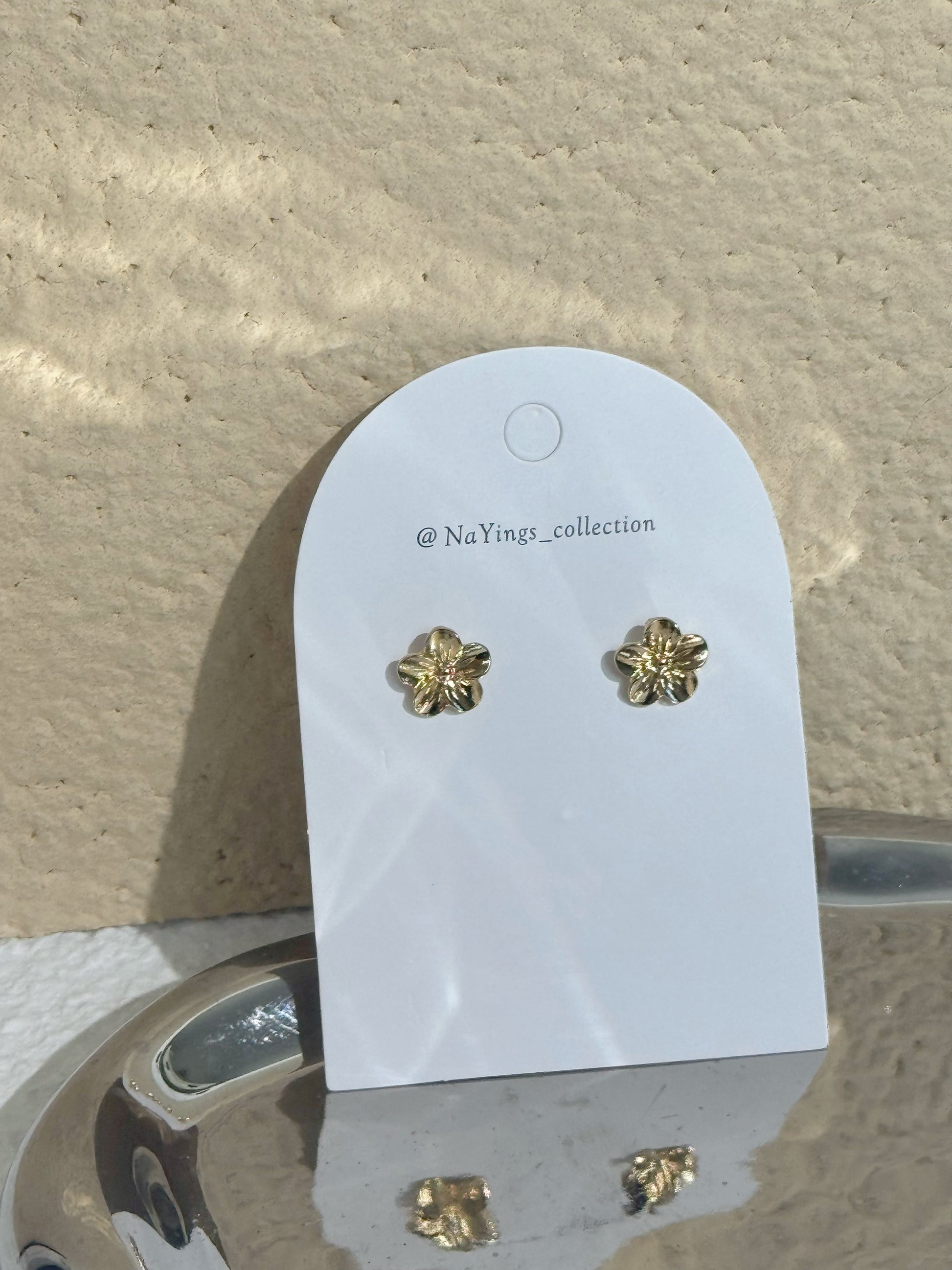 Basic Big Gold Petals Flowers Earrings