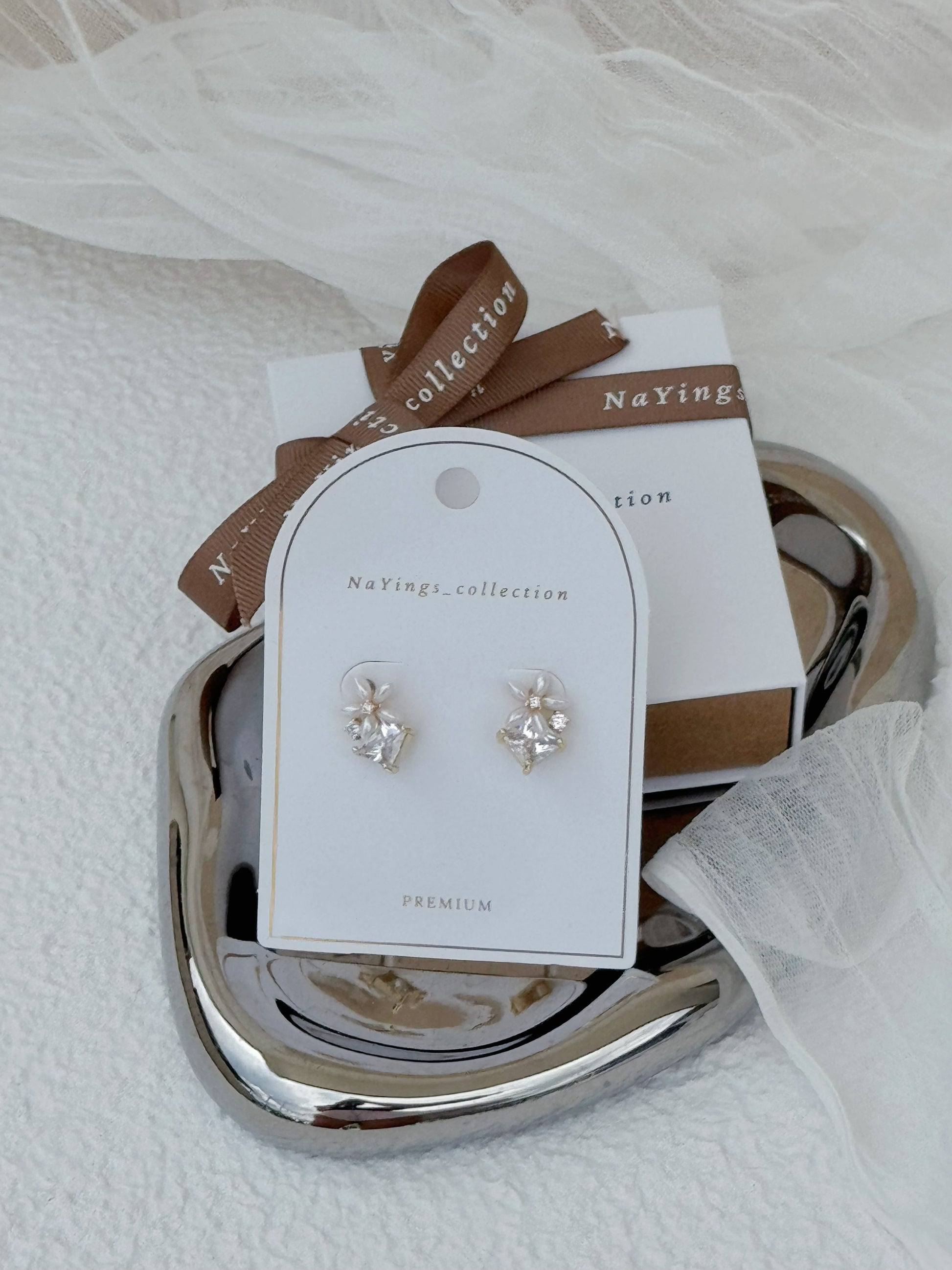 Fara Pearl Flower Hoops Earrings
