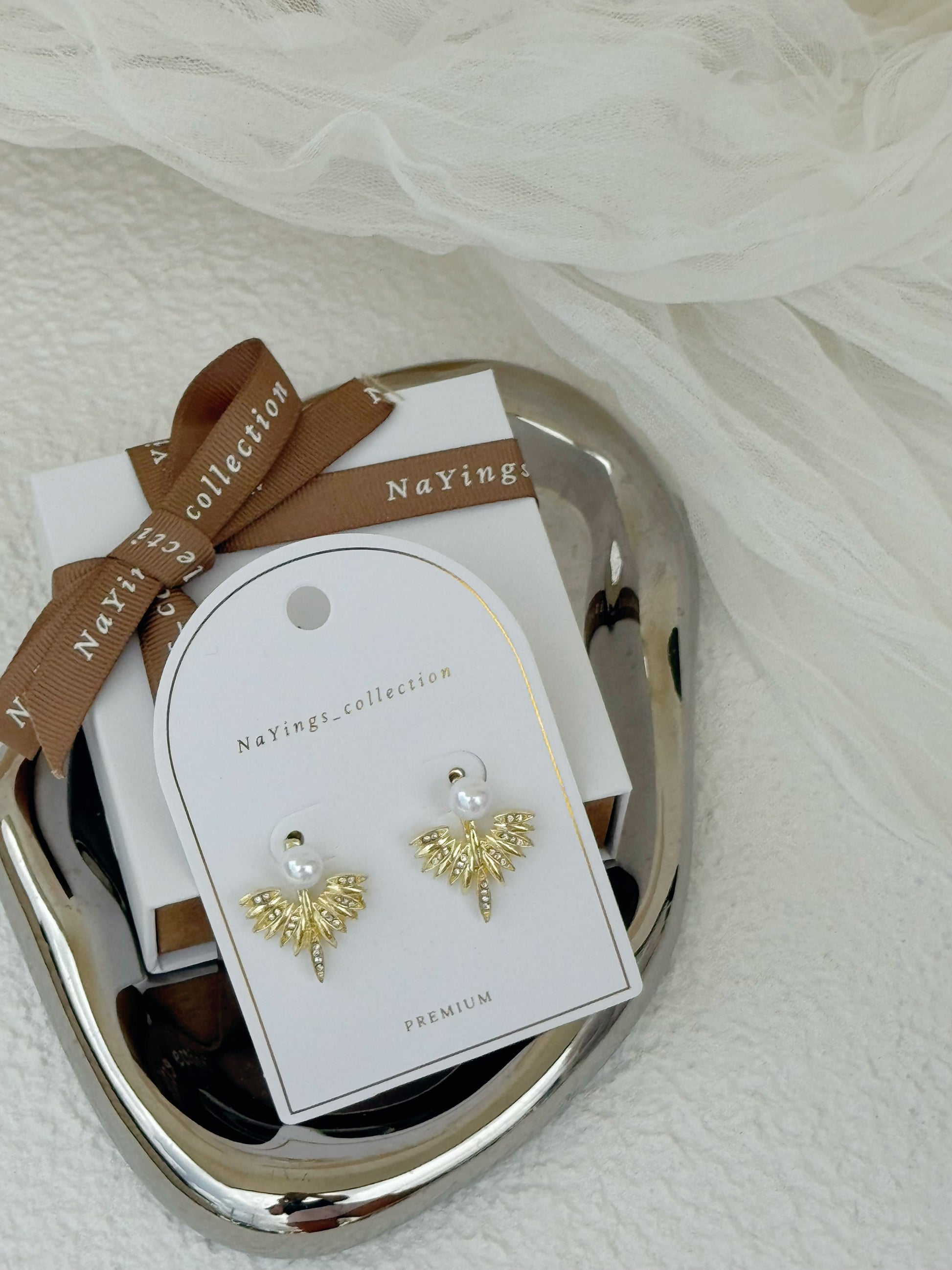 Flying Eagle Pearl Earrings in Gold