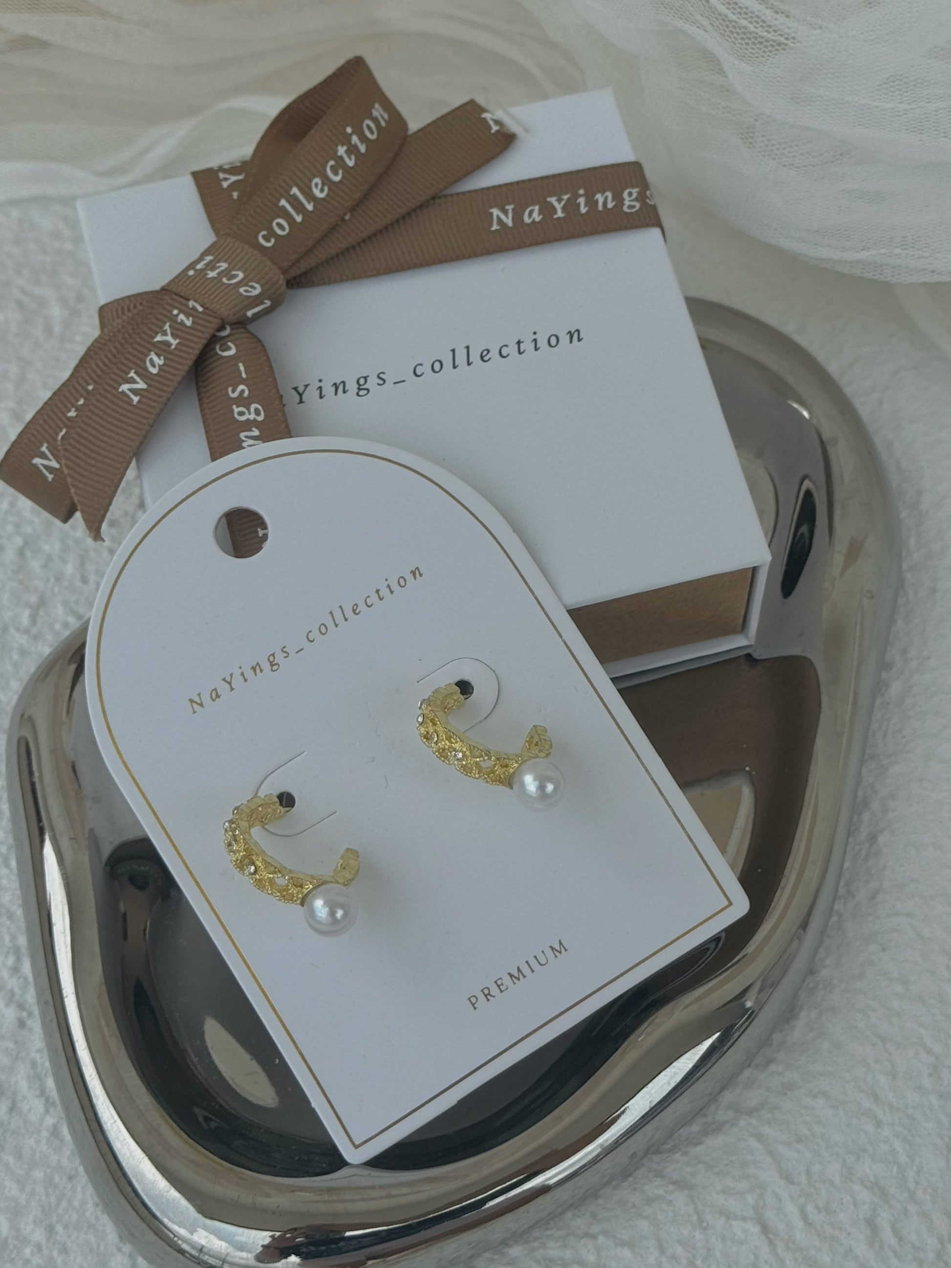 Chunky Golden Hoops Earrings in Gold