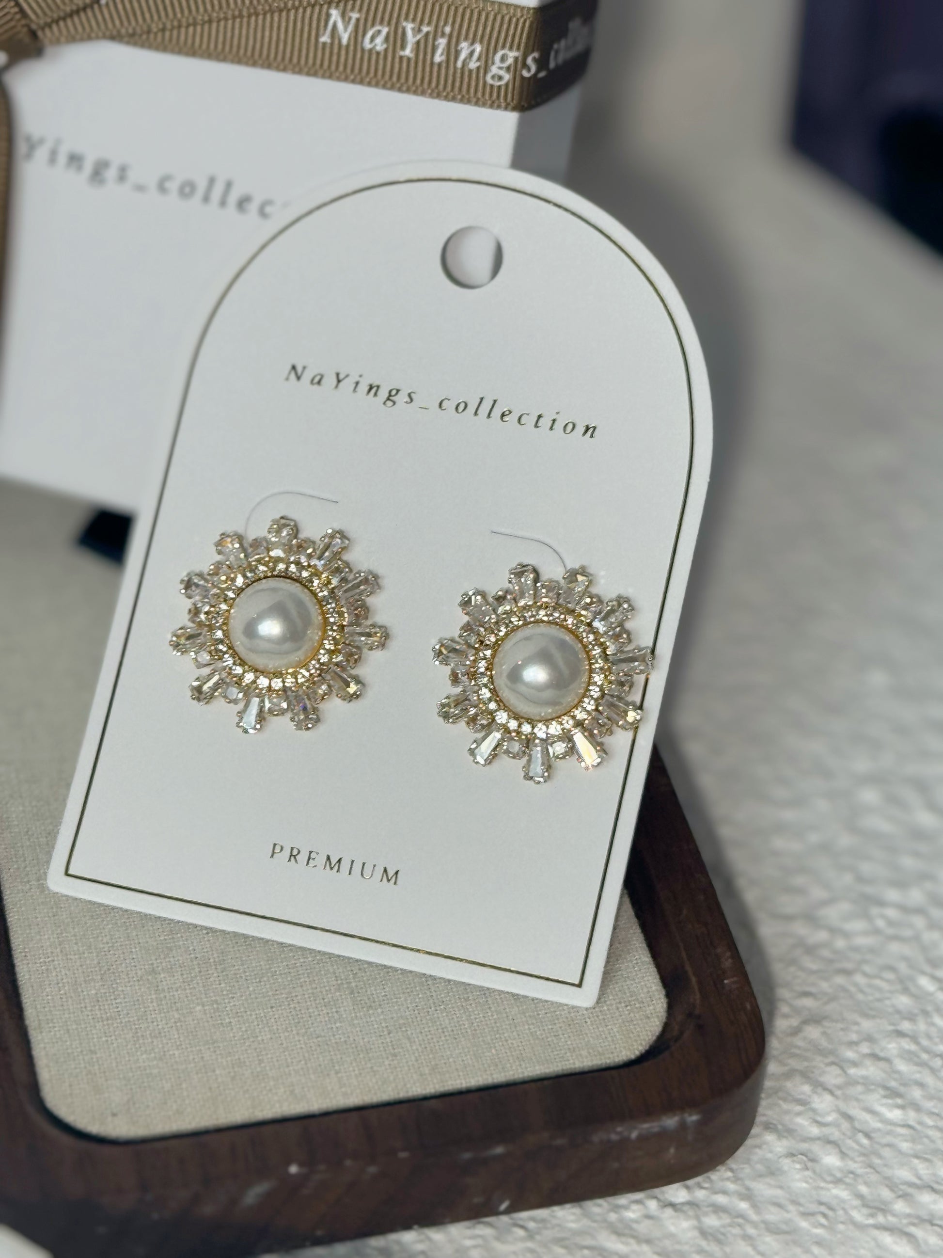 Sunny Round Pearl Hoops in Gold