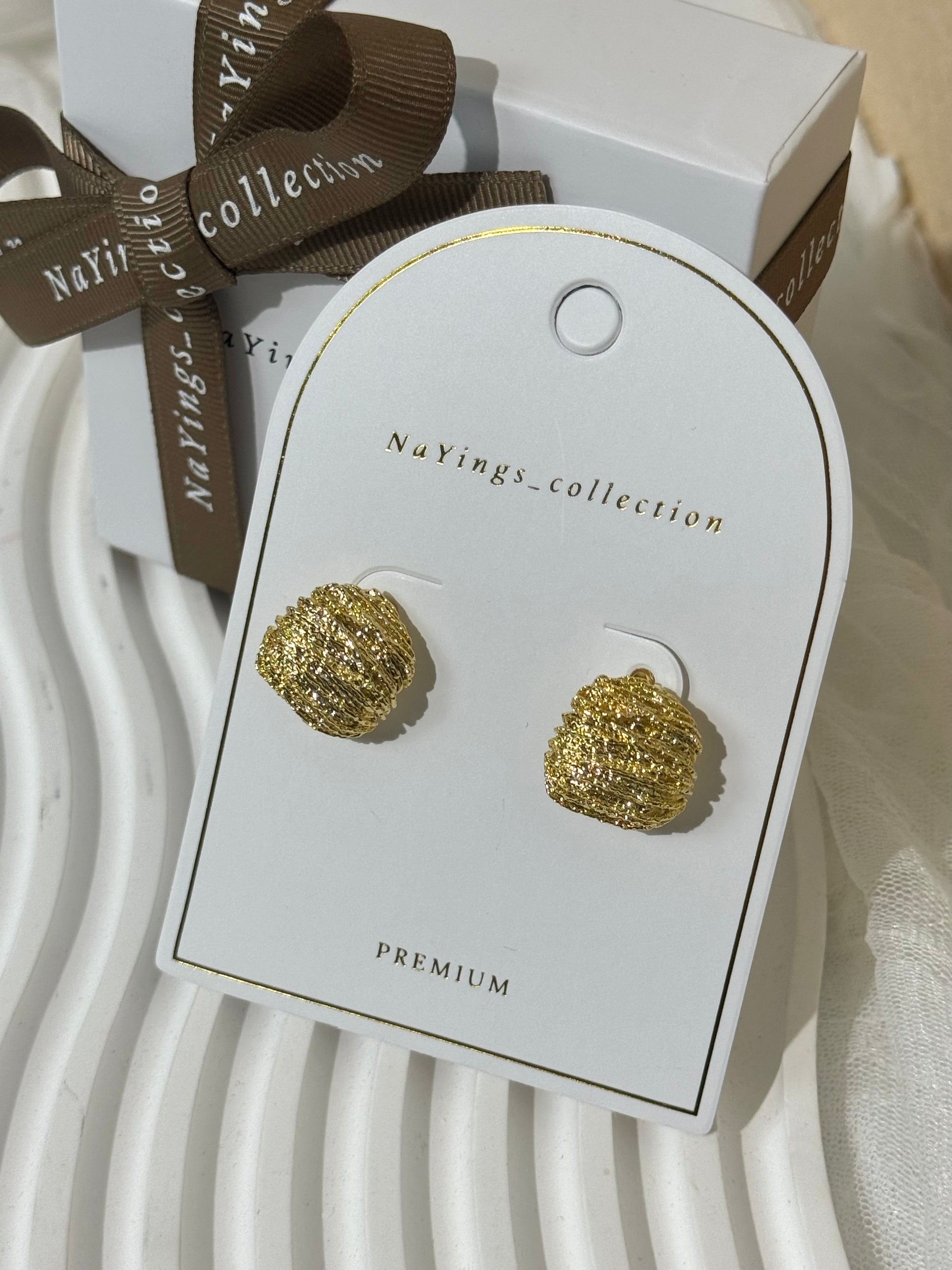 Sandy Style Earrings in Gold