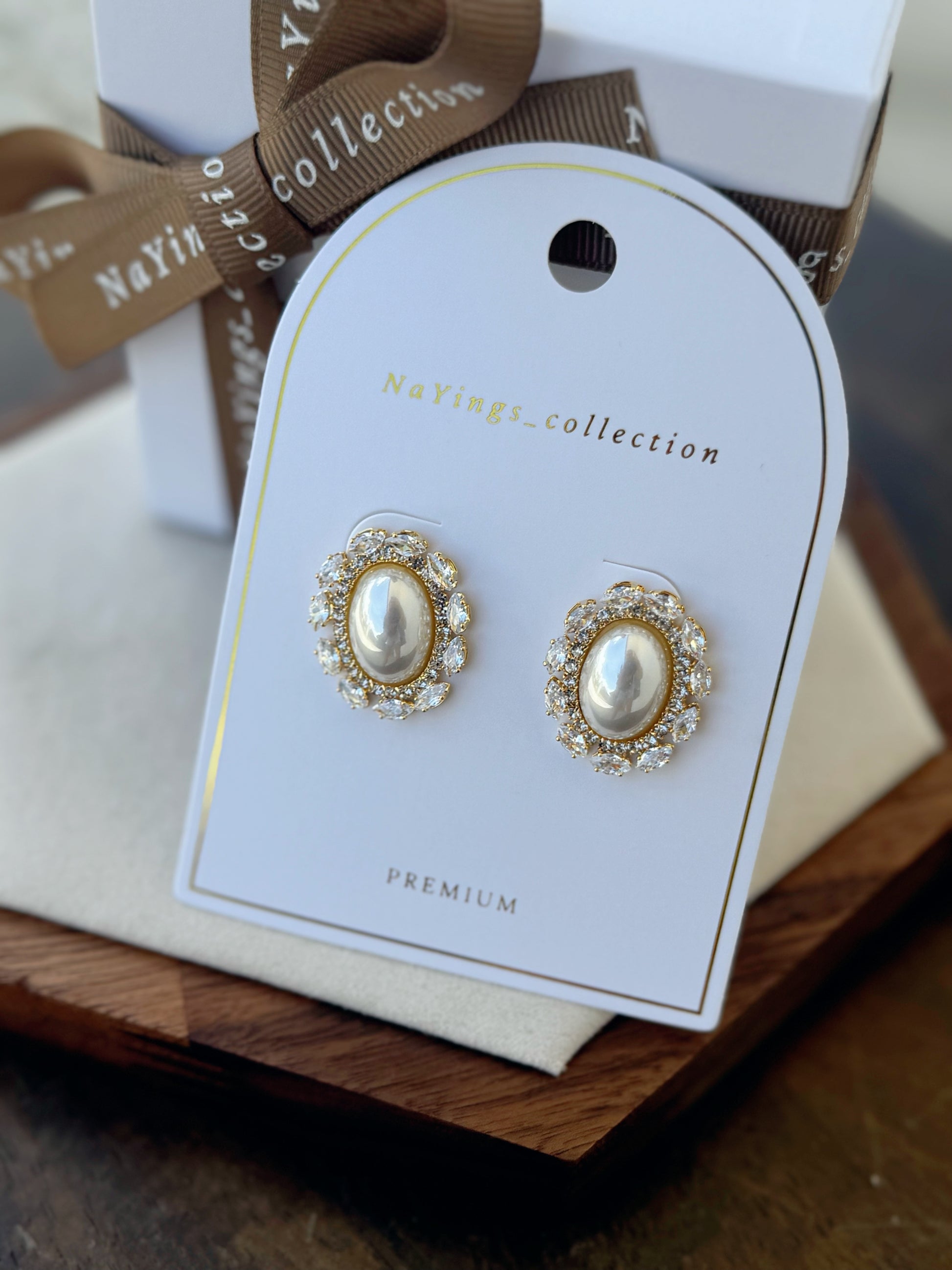 Eggs Round Diamond in Gold
