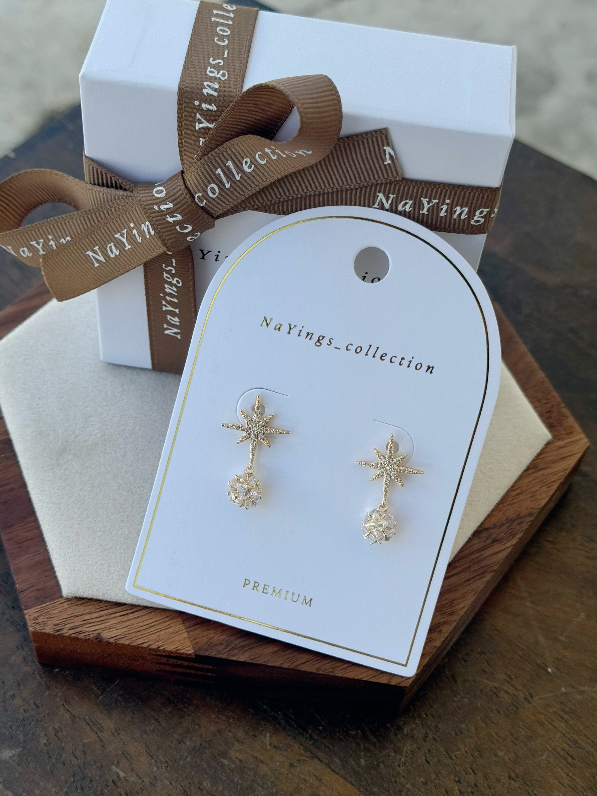 Sparkly Star Earrings in Gold